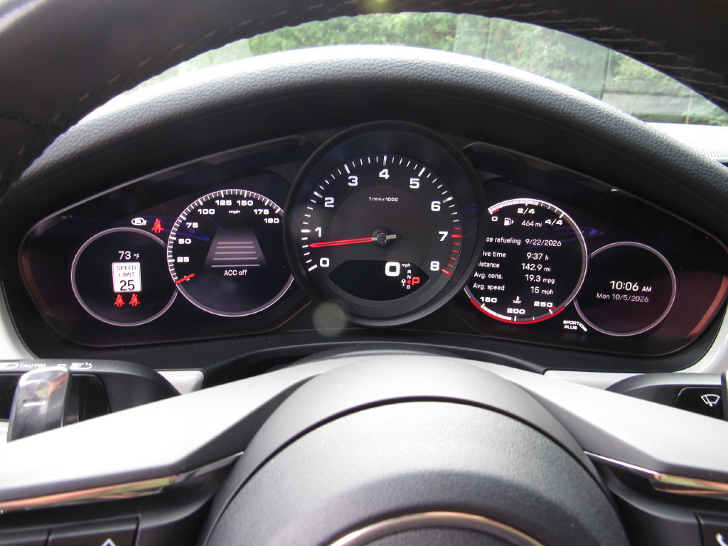 Used 2023 Porsche Panamera image 31