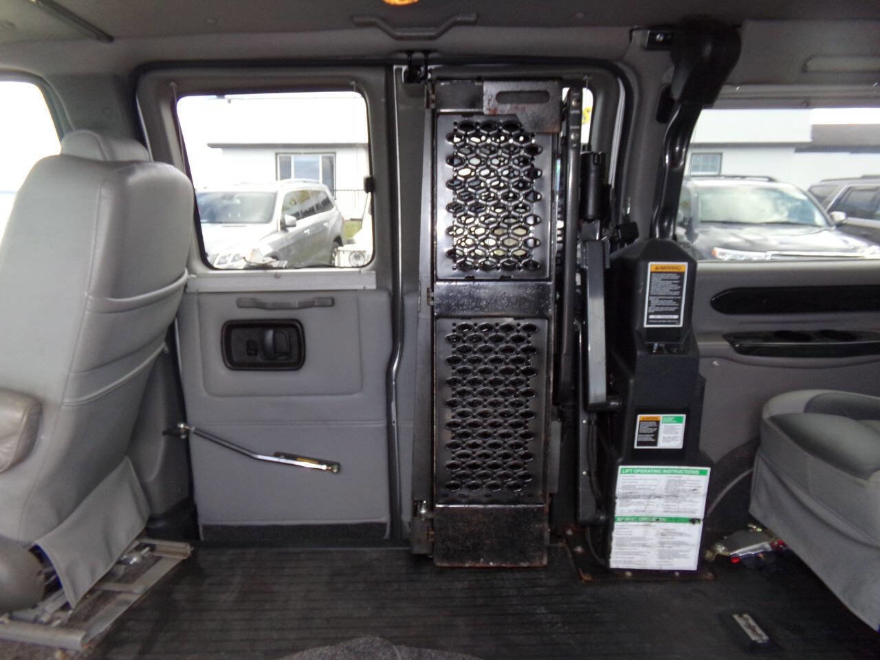 Used 2010 GMC Savana 1500 w/ Preferred Equipment Group image 13
