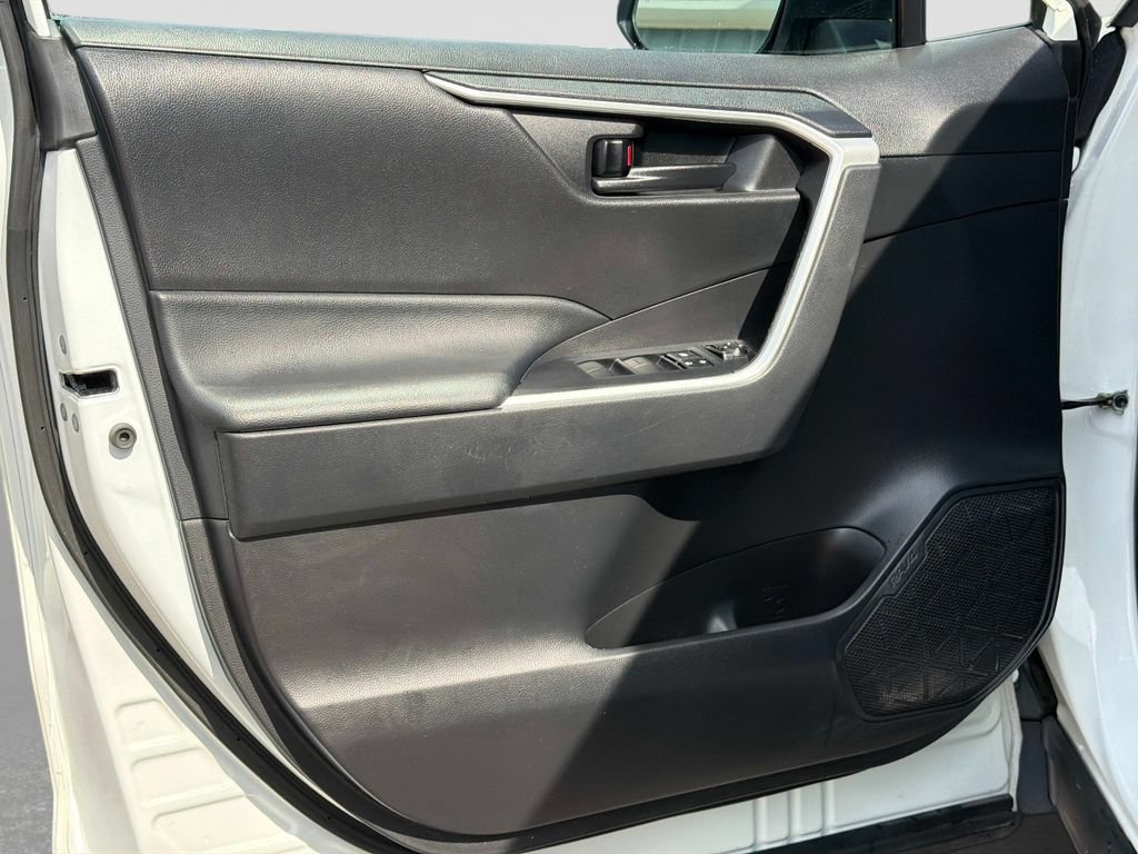 Used 2022 Toyota RAV4 LE AWD/4WD image 18