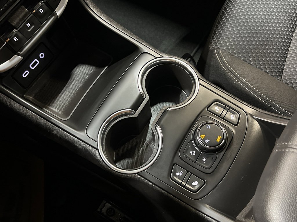 Used 2024 GMC Terrain SLE w/ Driver Convenience Package image 20