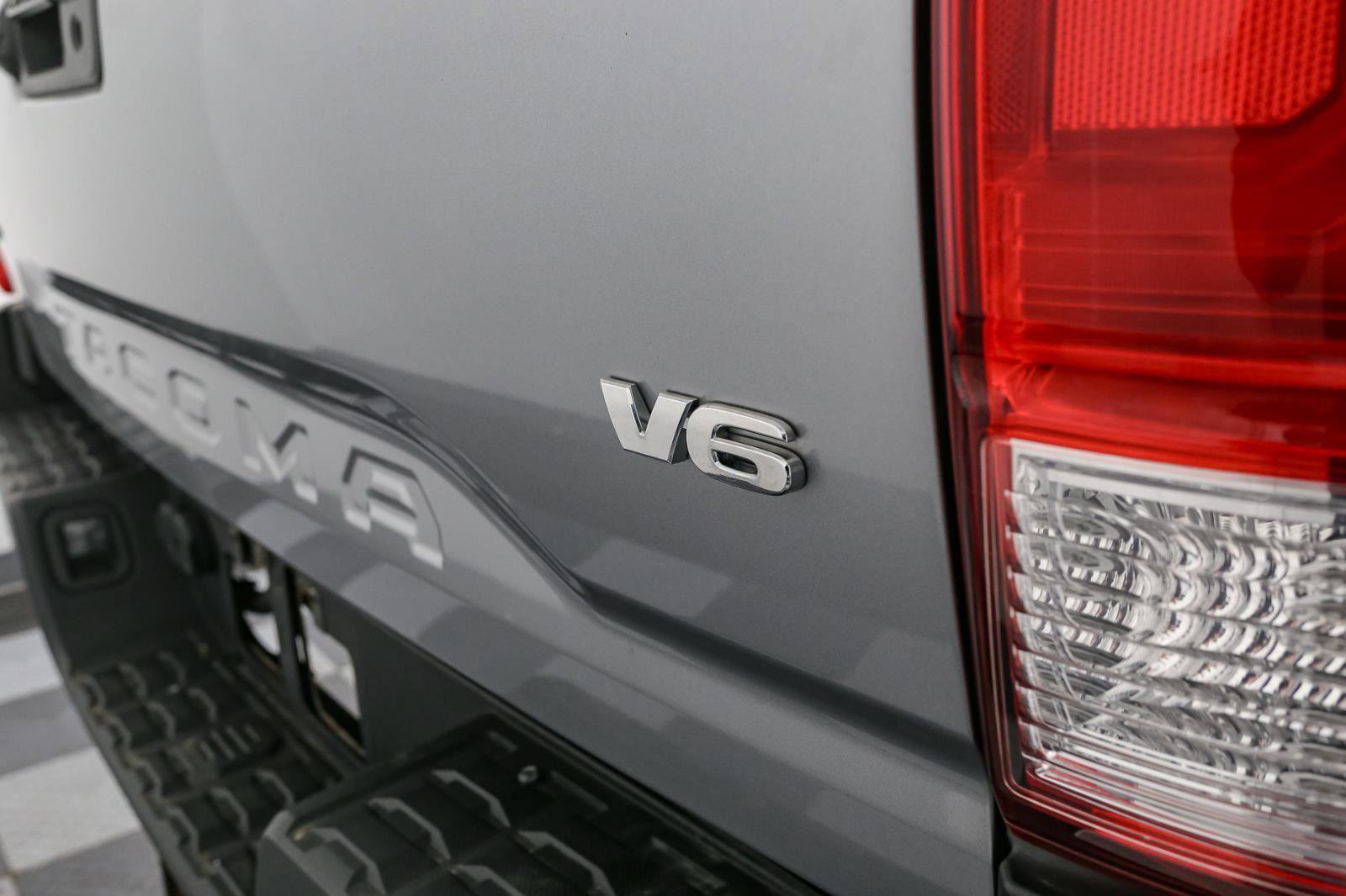 Used 2017 Toyota Tacoma SR5 image 12