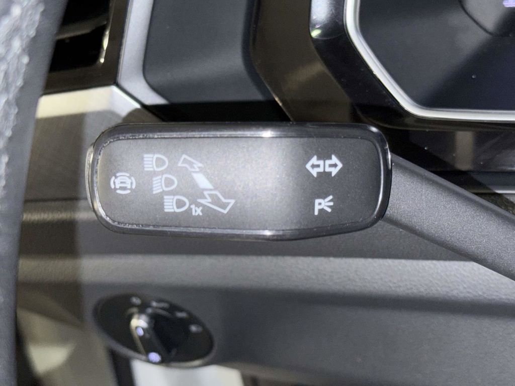 Used 2024 Volkswagen Jetta SE w/ Panoramic Sunroof Package FWD image 29