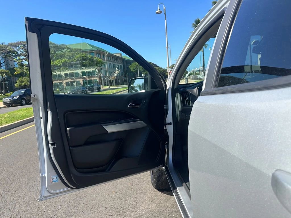 Used 2020 Chevrolet Colorado LT w/ Colorado RST Special Edition image 13