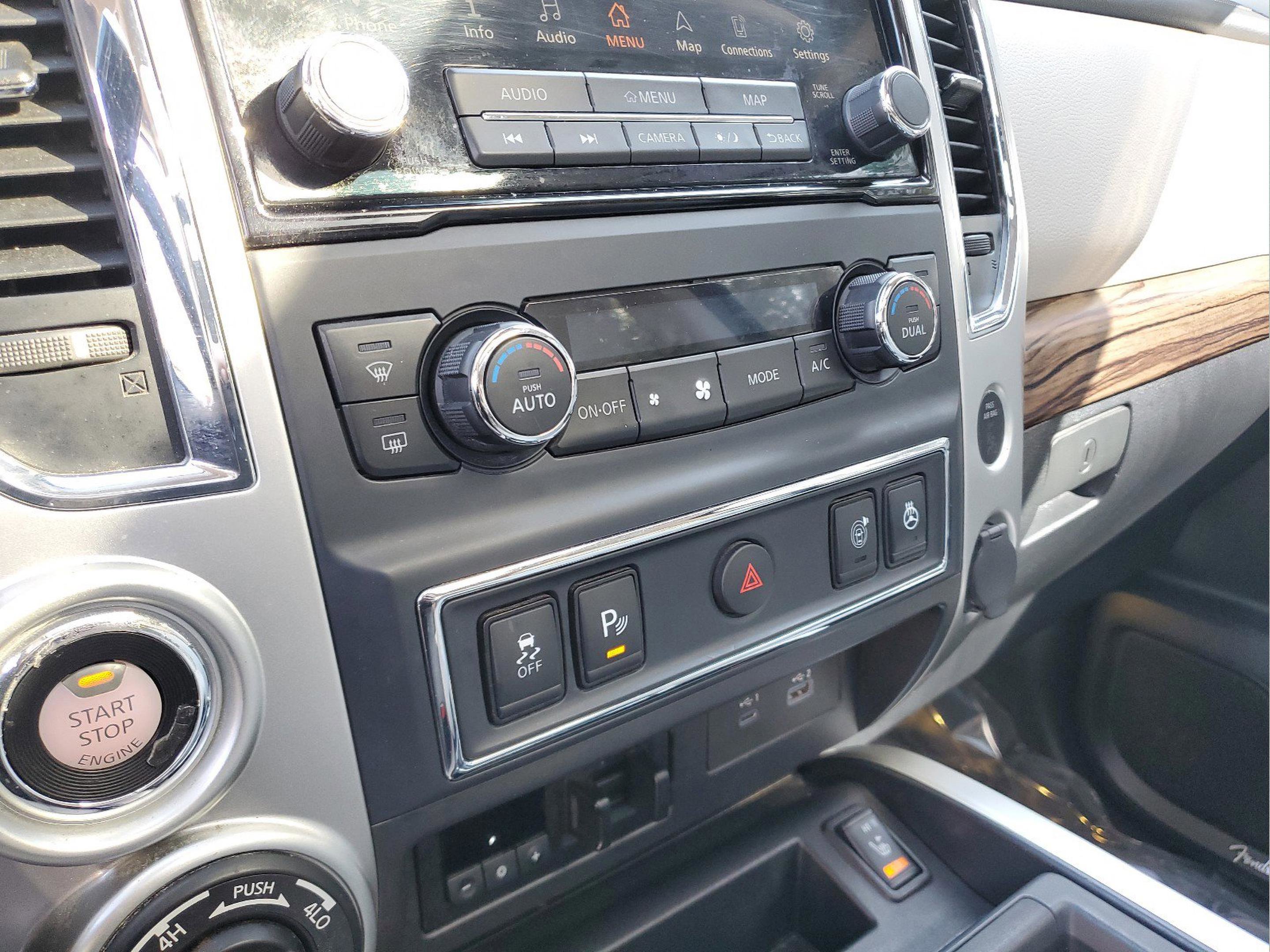 Used 2020 Nissan Titan SL w/ Moonroof Package image 20