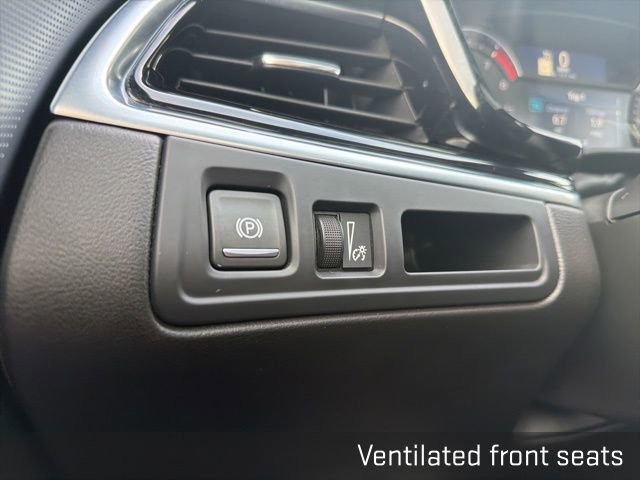 Used 2025 Cadillac XT6 Premium Luxury image 39