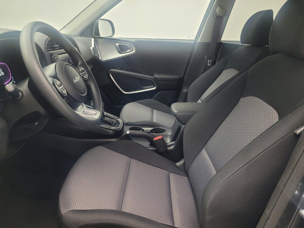 Used 2025 Kia Soul LX image 17
