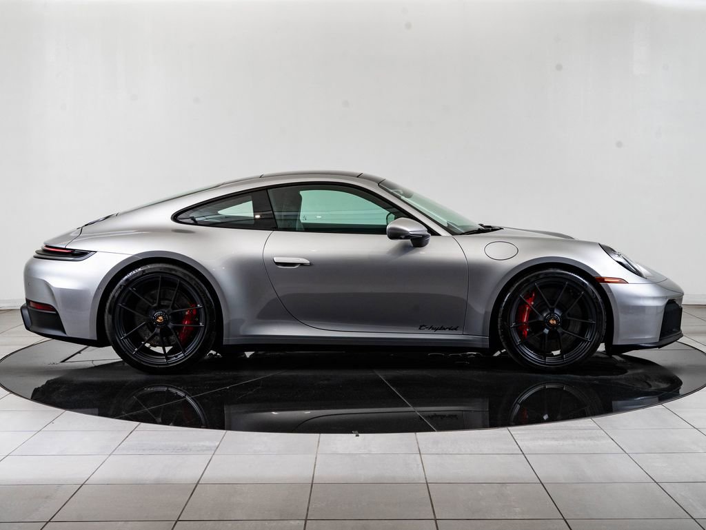 Certified 2025 Porsche 911 Carrera GTS RWD image 9