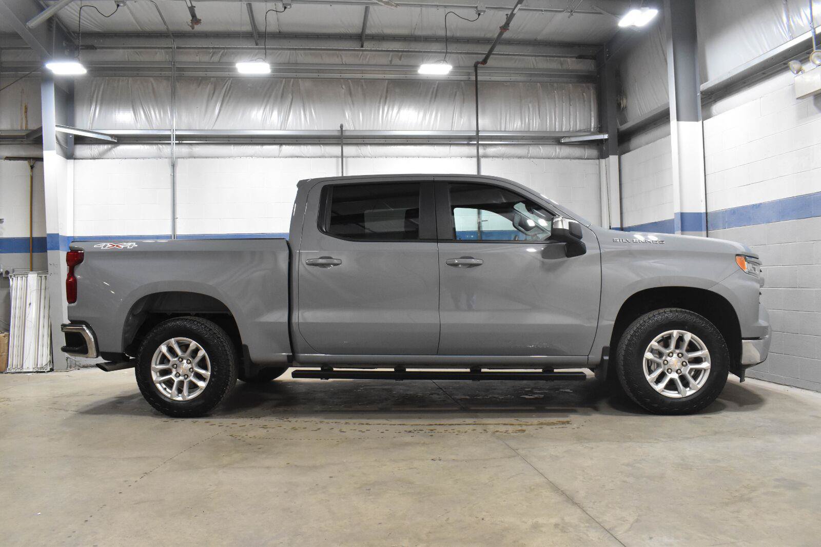 Used 2024 Chevrolet Silverado 1500 LT AWD/4WD image 25