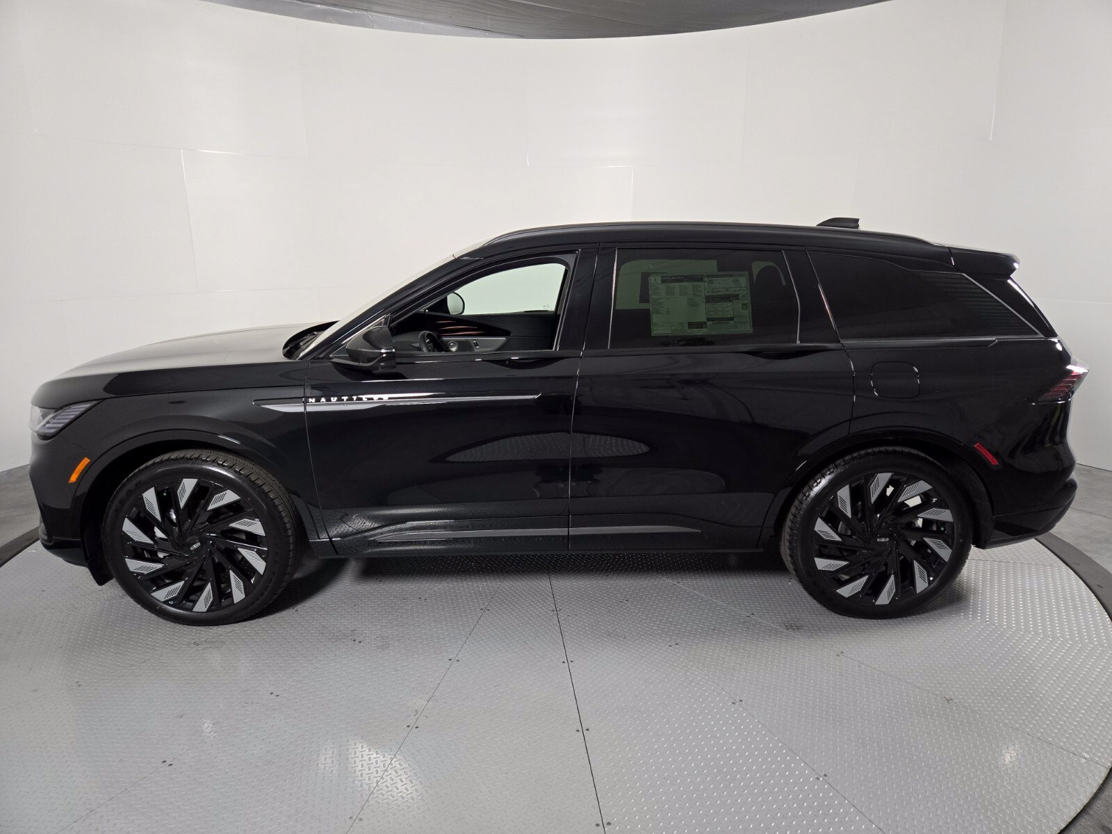 New 2026 Lincoln Nautilus Reserve AWD/4WD image 8