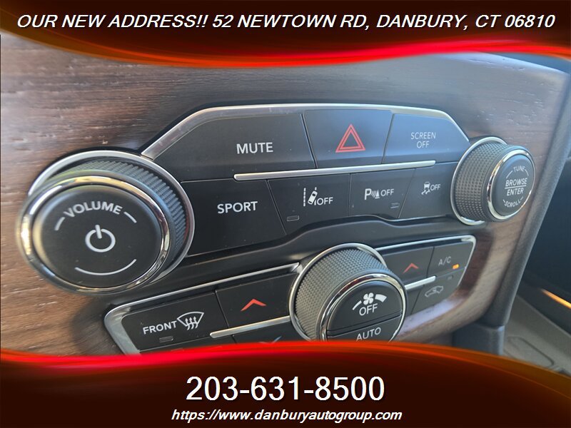 Used 2017 Chrysler 300 C Platinum w/ Safetytec Plus Group AWD/4WD image 15