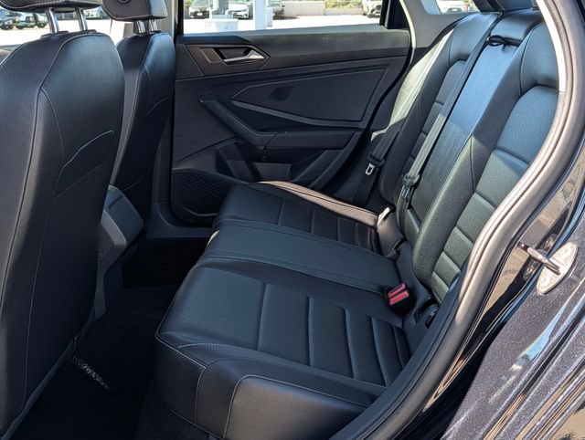 Used 2024 Volkswagen Jetta SE FWD image 11