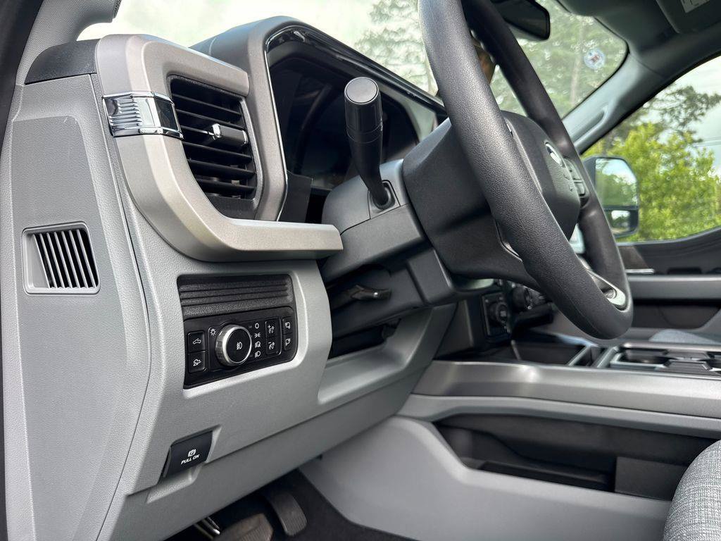 New 2026 Ford F250 XLT w/ XLT Premium Package AWD/4WD image 17
