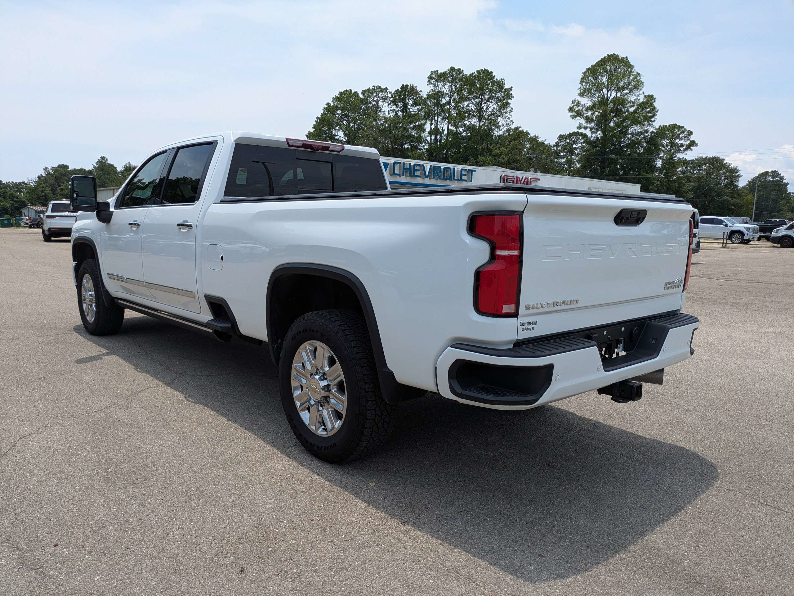 Used 2025 Chevrolet Silverado 3500 High Country w/ High Country Premium Package AWD/4WD image 6
