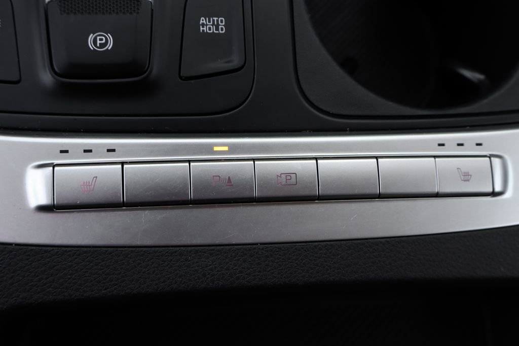 Used 2025 Kia Carnival image 39