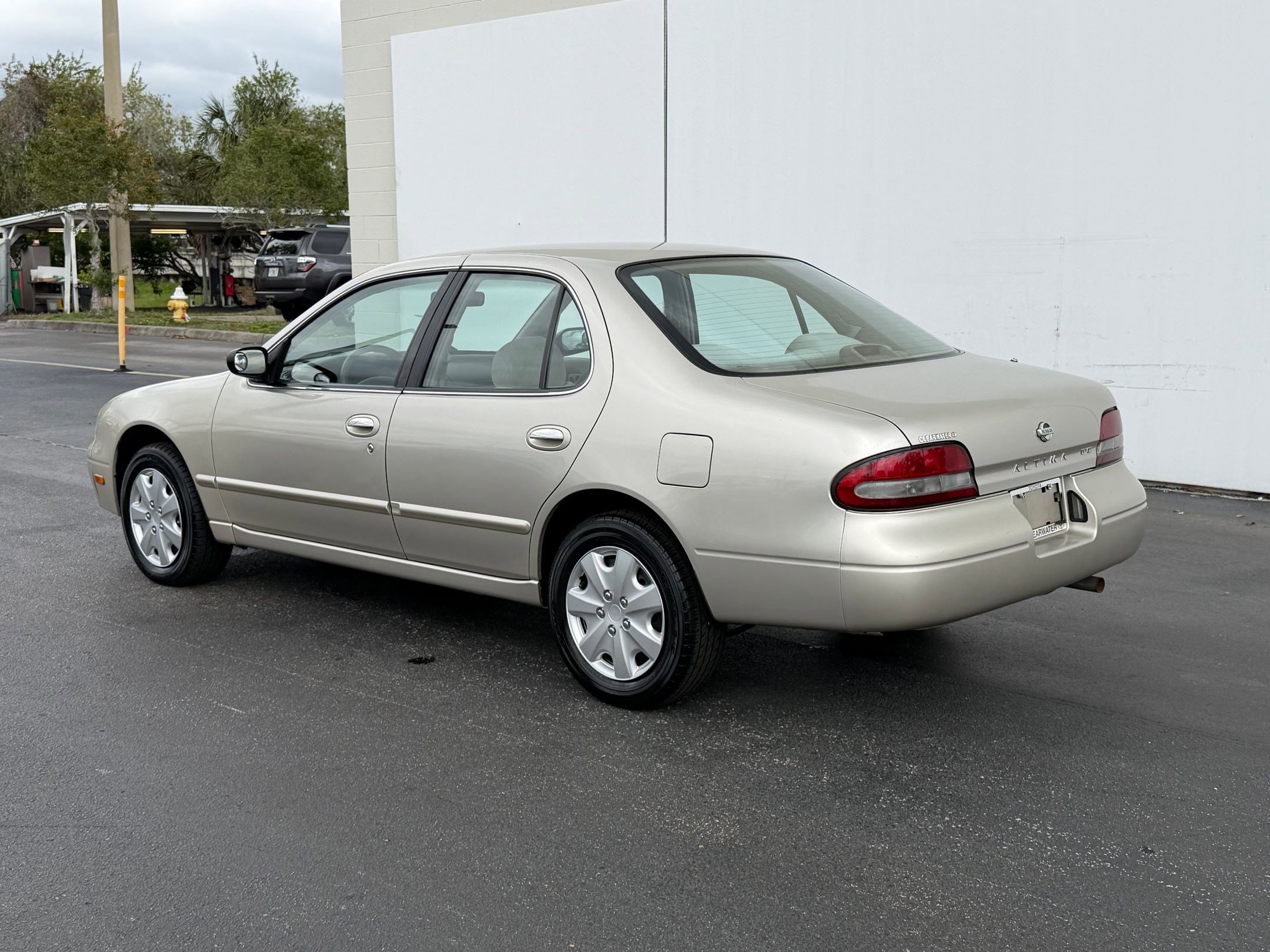 Used 1995 Nissan Altima SE image 3