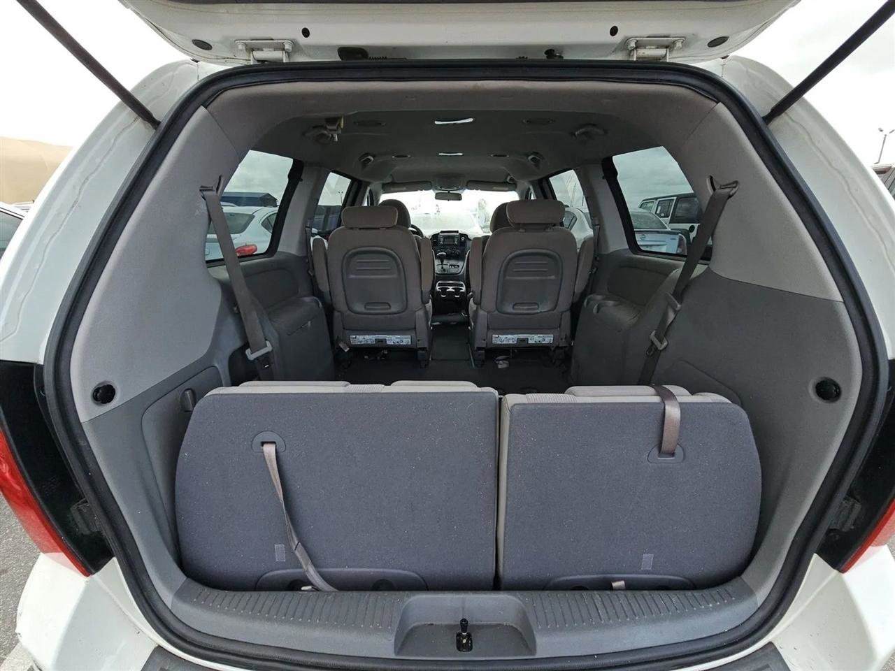 Used 2009 Kia Sedona LX image 24