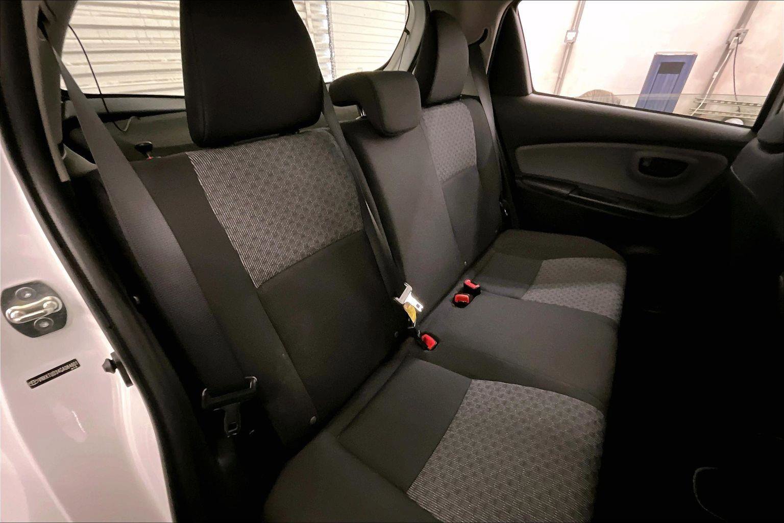 Used 2016 Toyota Yaris LE image 26