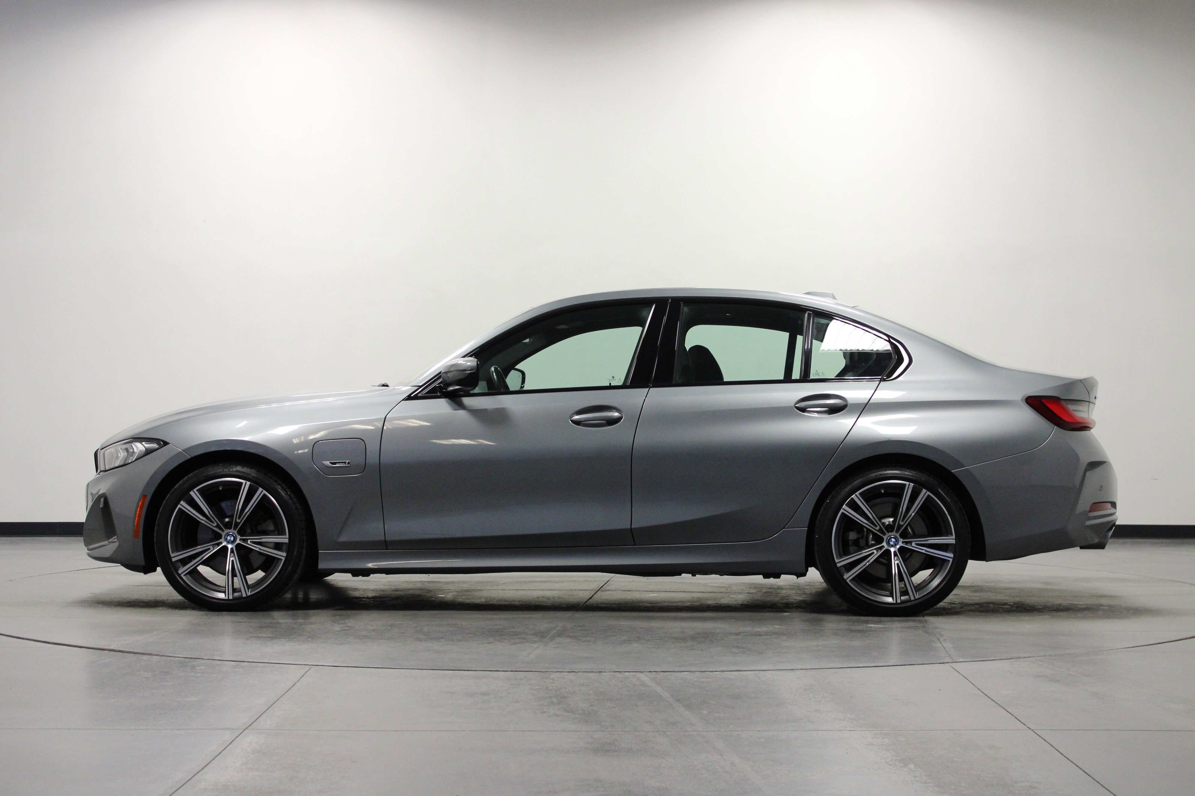 Used 2023 BMW 330e xDrive w/ Premium Package AWD/4WD image 7