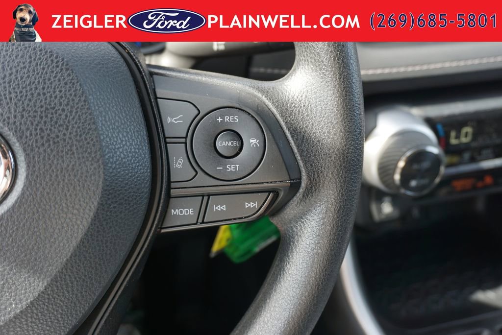 Used 2022 Toyota RAV4 LE AWD/4WD image 22
