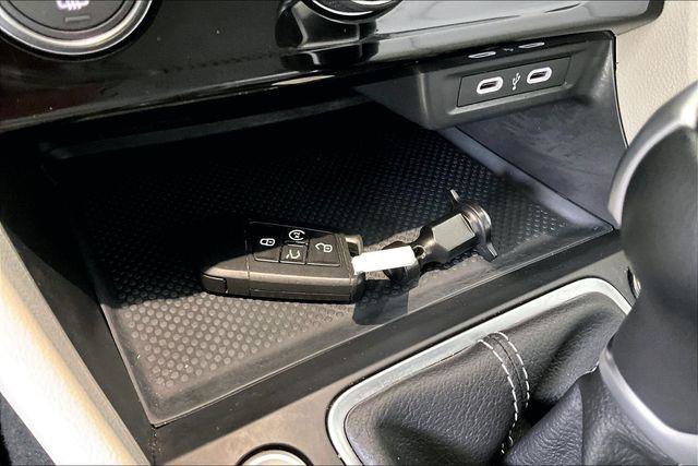 Used 2023 Volkswagen Jetta SE FWD image 35