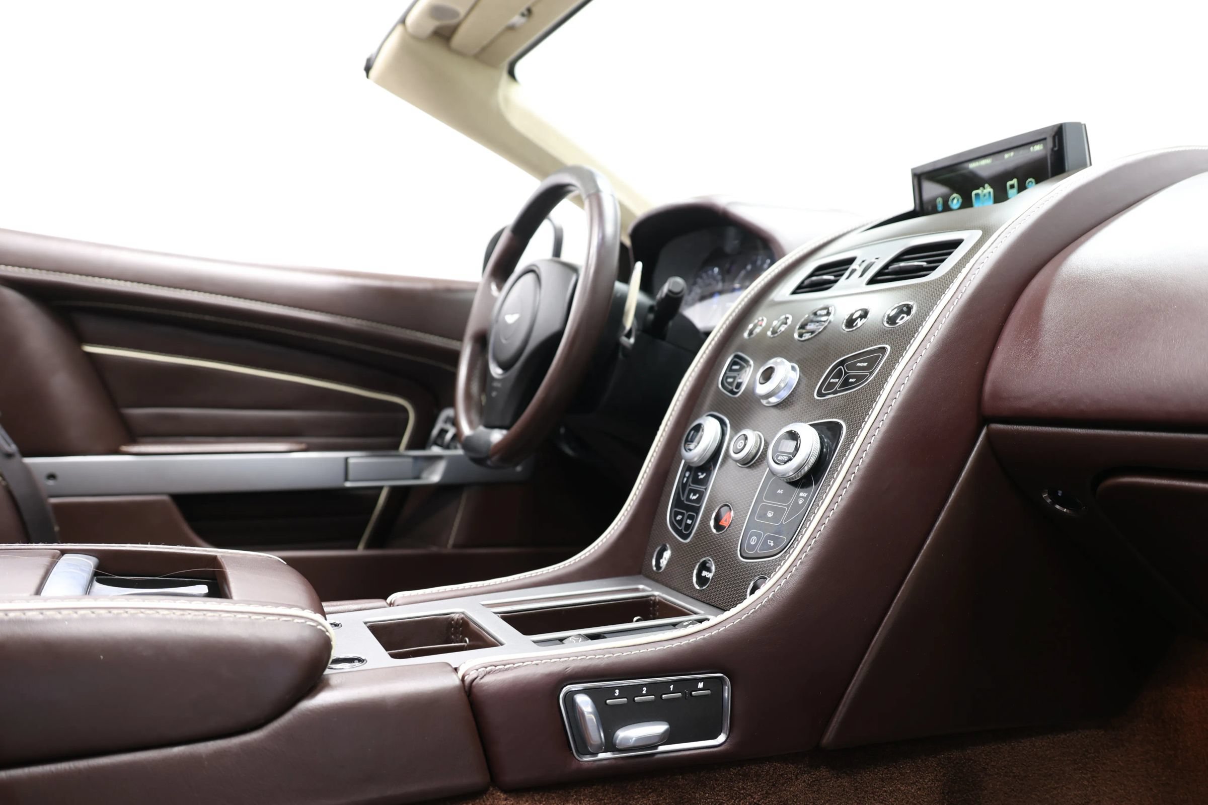 Used 2016 Aston Martin DB9 GT RWD image 81