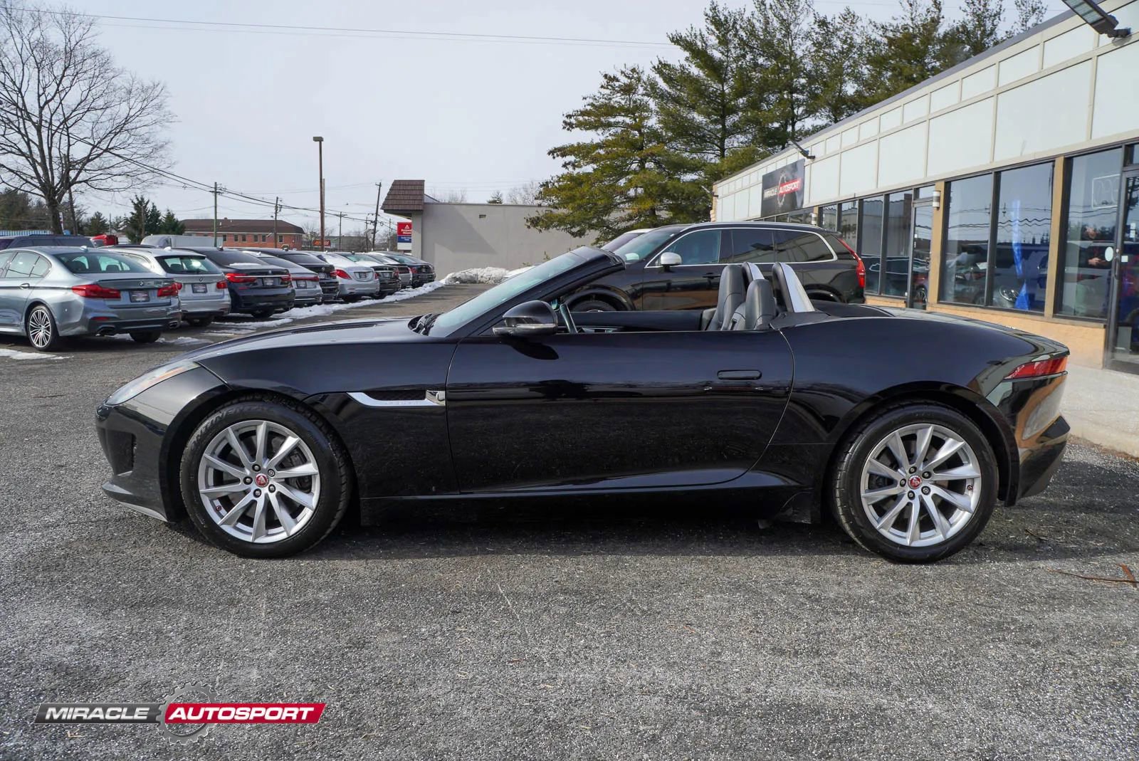 Used 2017 Jaguar F-TYPE Convertible image 4