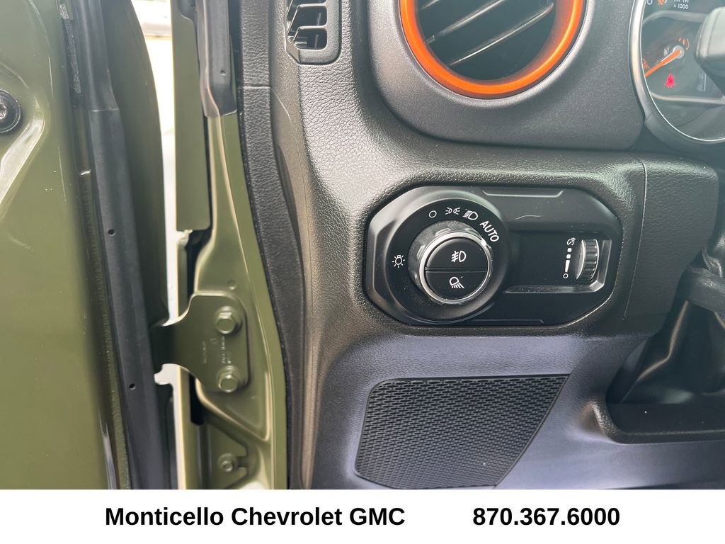 Used 2023 Jeep Gladiator Mojave w/ Cold Weather Group AWD/4WD image 12