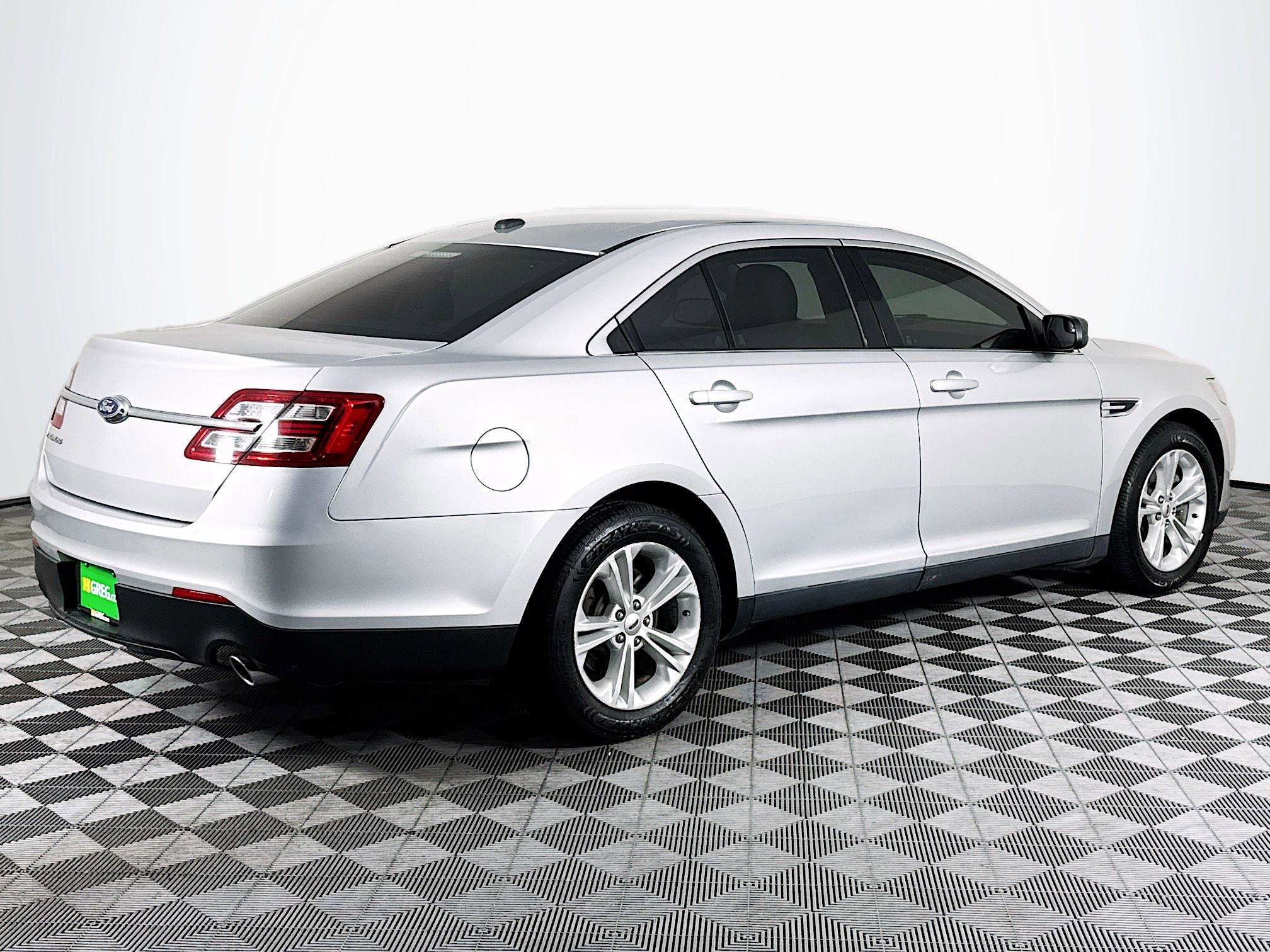 Used 2018 Ford Taurus SE image 10