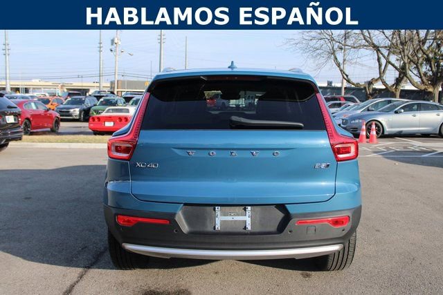 Used 2025 Volvo XC40 B5 Plus image 4