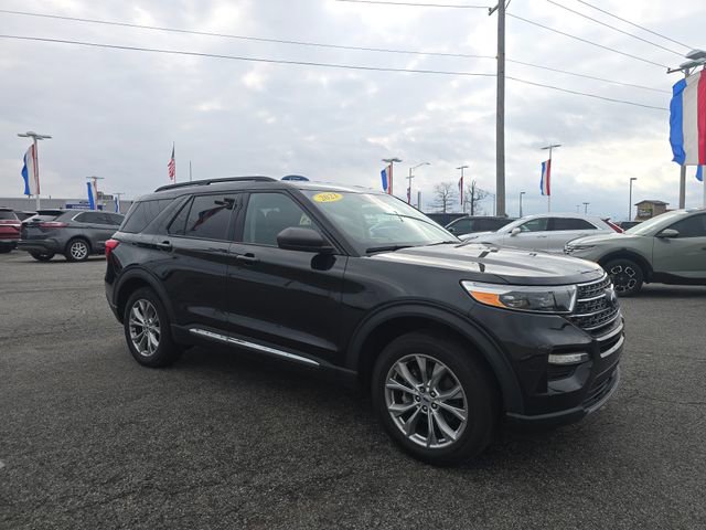 Used 2023 Ford Explorer XLT w/ Equipment Group 202A image 3
