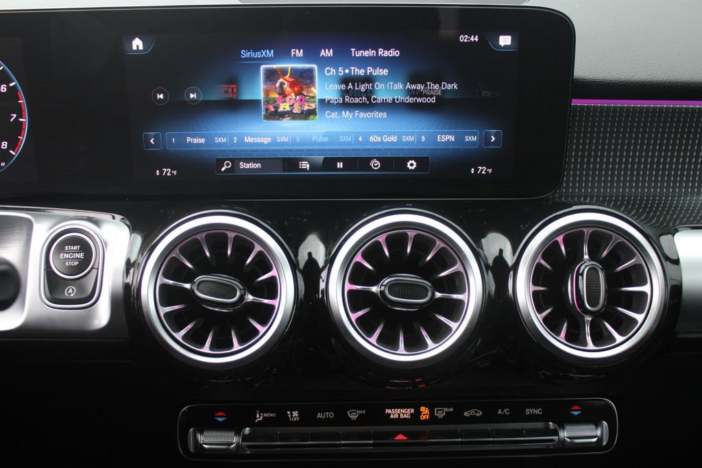 Used 2023 Mercedes-Benz GLB 250 4MATIC w/ Premium Package image 15