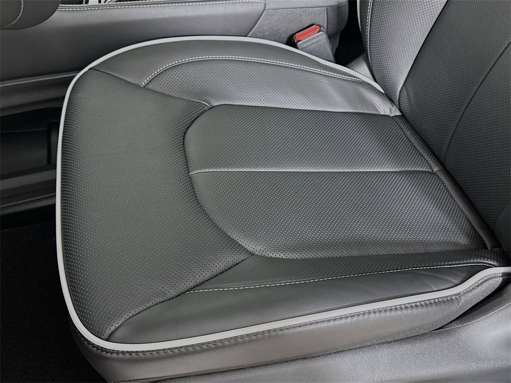 New 2026 Chrysler Pacifica Limited image 22