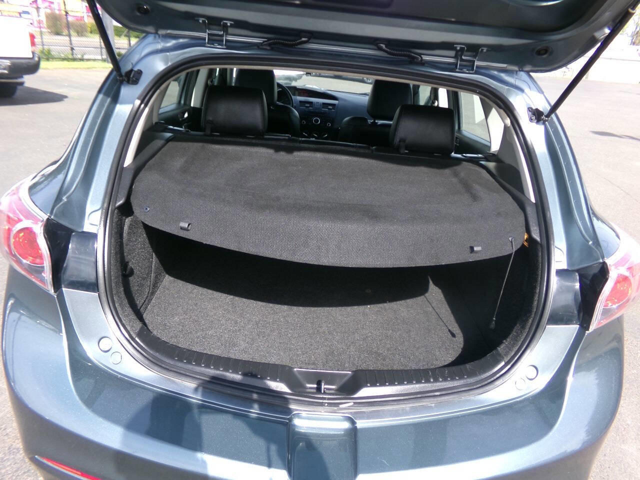 Used 2012 MAZDA MAZDA3 i Grand Touring w/ Tech Pkg FWD image 8