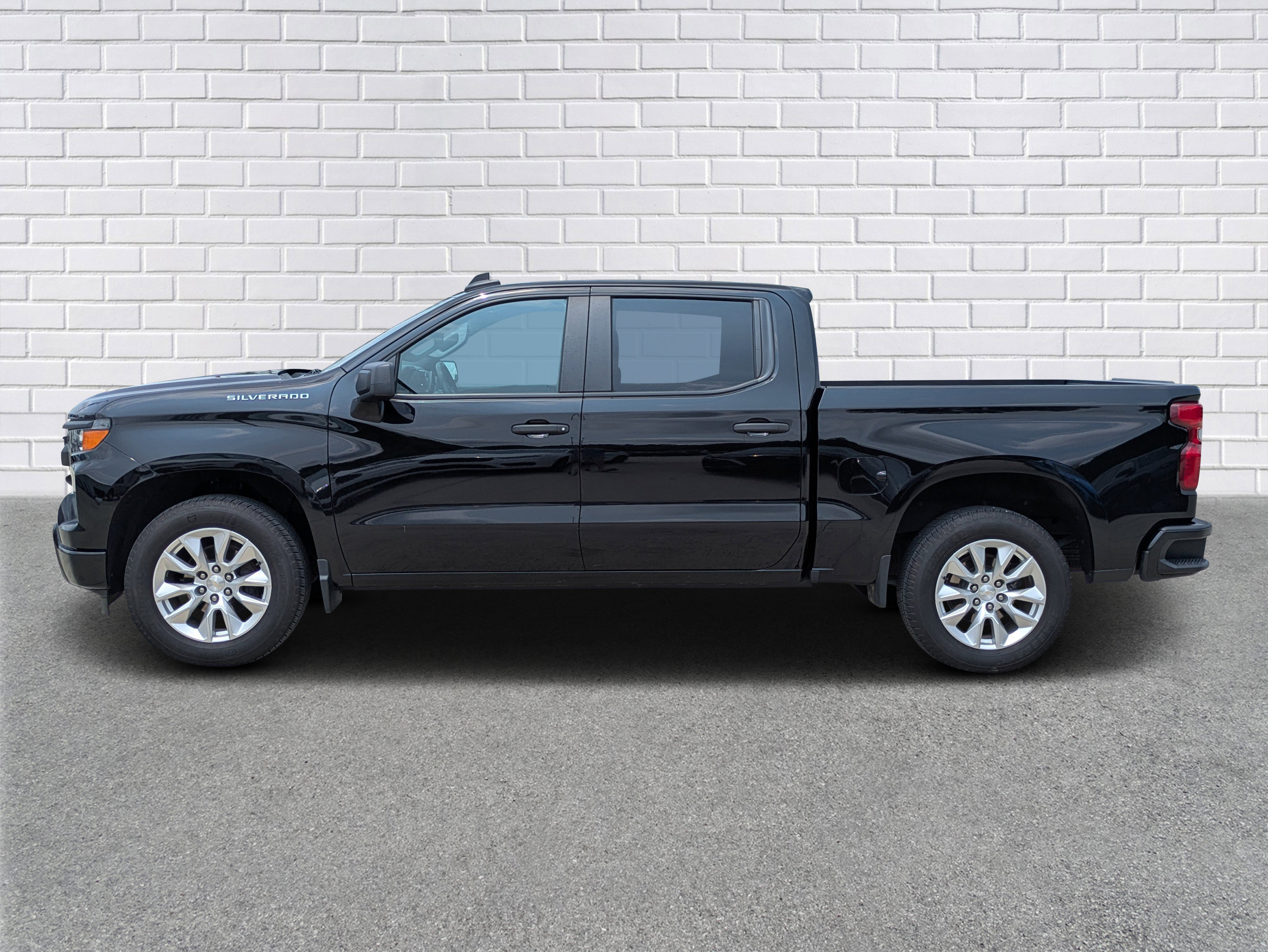 Used 2024 Chevrolet Silverado 1500 Custom RWD image 2