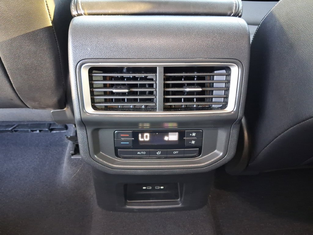 Used 2024 Volkswagen Atlas SE FWD image 14