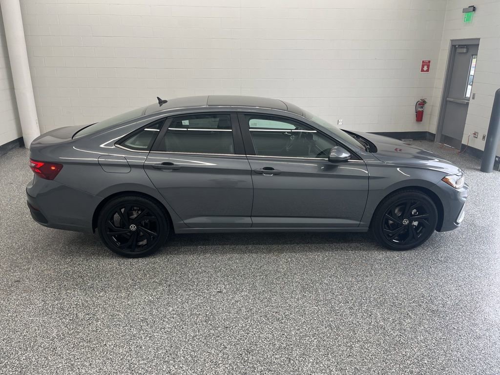 New 2026 Volkswagen Jetta SE image 7