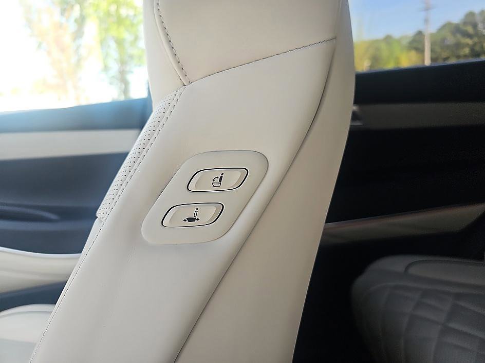 Used 2025 Genesis GV80 3.5T Prestige image 19