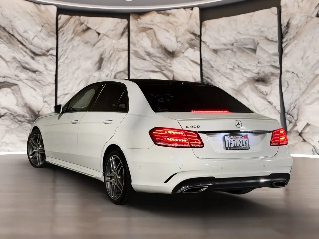 Used 2015 Mercedes-Benz E 400 Sedan w/ Lighting Package image 3