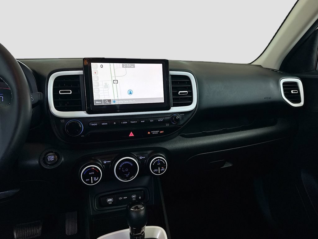Used 2024 Hyundai Venue Limited FWD image 23