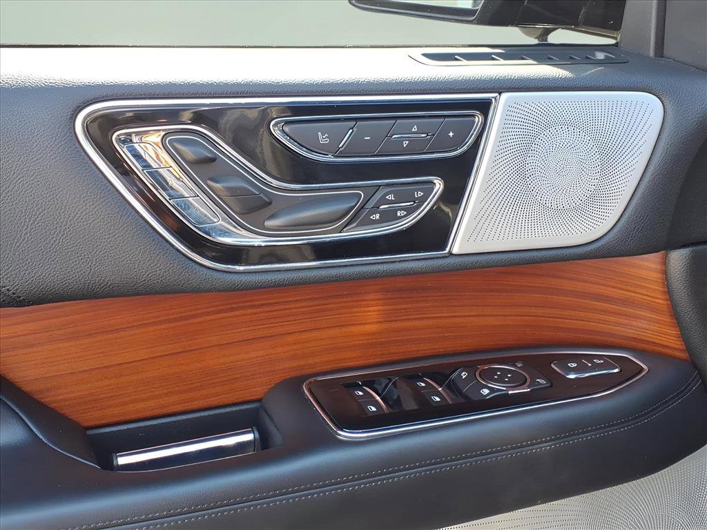 Used 2019 Lincoln Navigator Reserve image 5