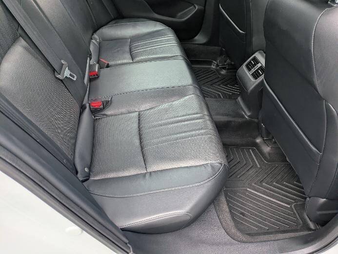Used 2018 Honda Accord Touring image 14