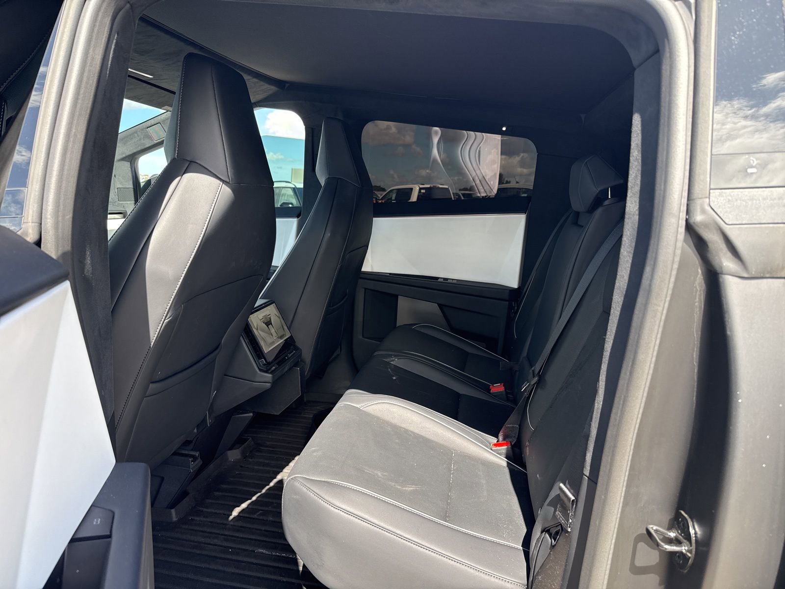 Used 2024 Tesla Cybertruck AWD Crew Cab image 6