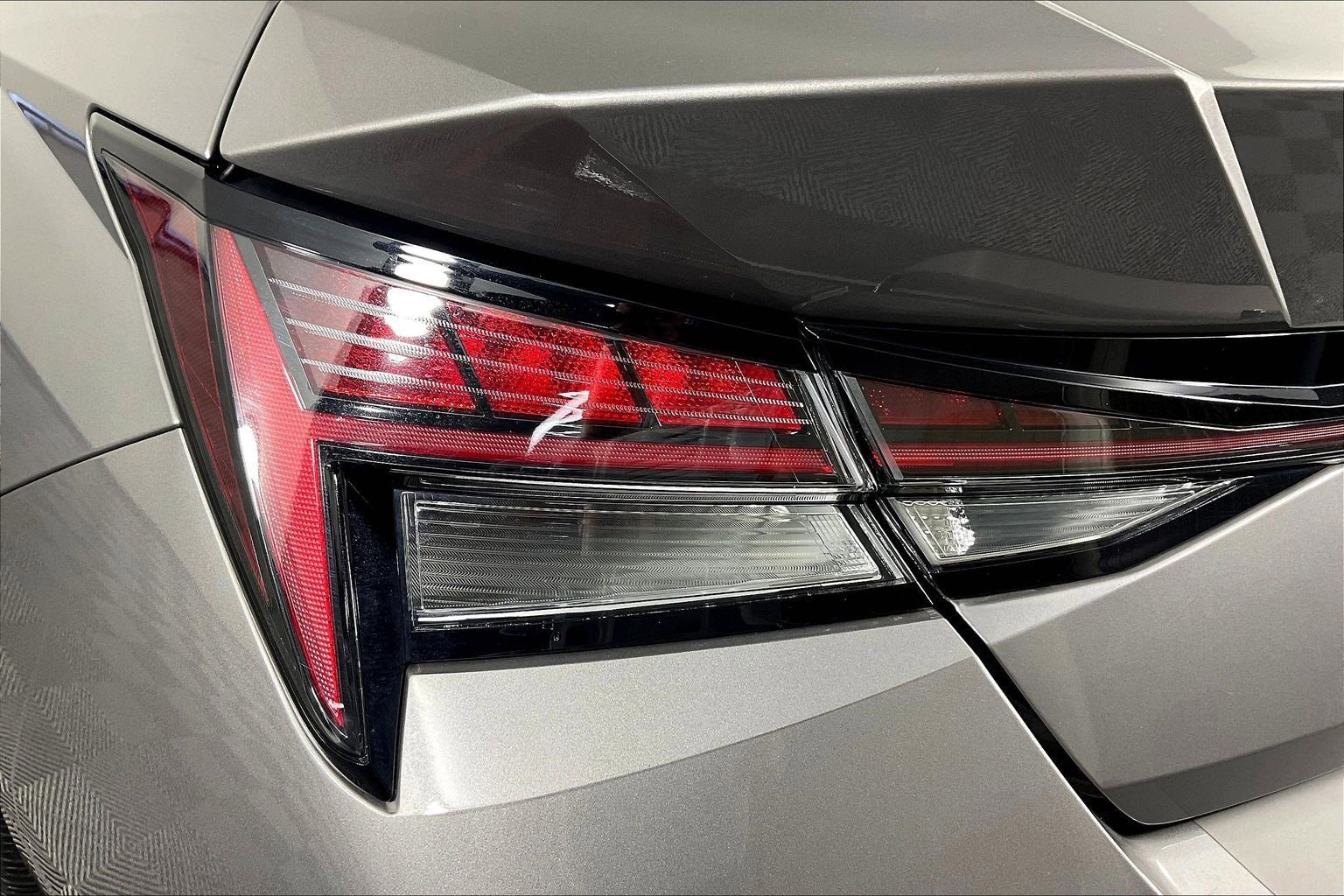 Certified 2022 Hyundai Elantra Limited w/ Preferred Accessory Package image 22