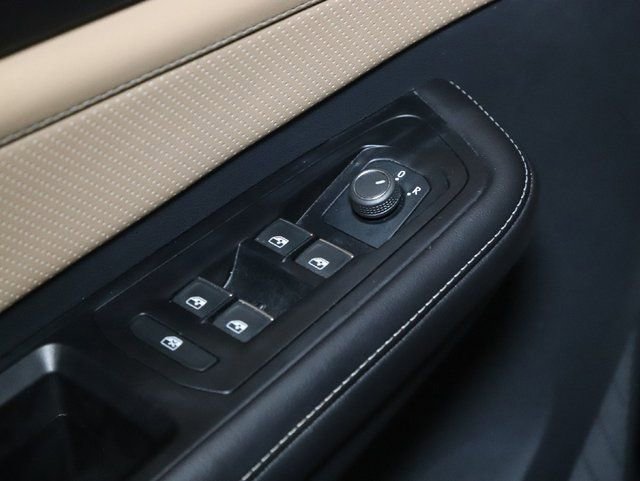 Used 2025 Volkswagen Atlas Cross Sport SE AWD/4WD image 16