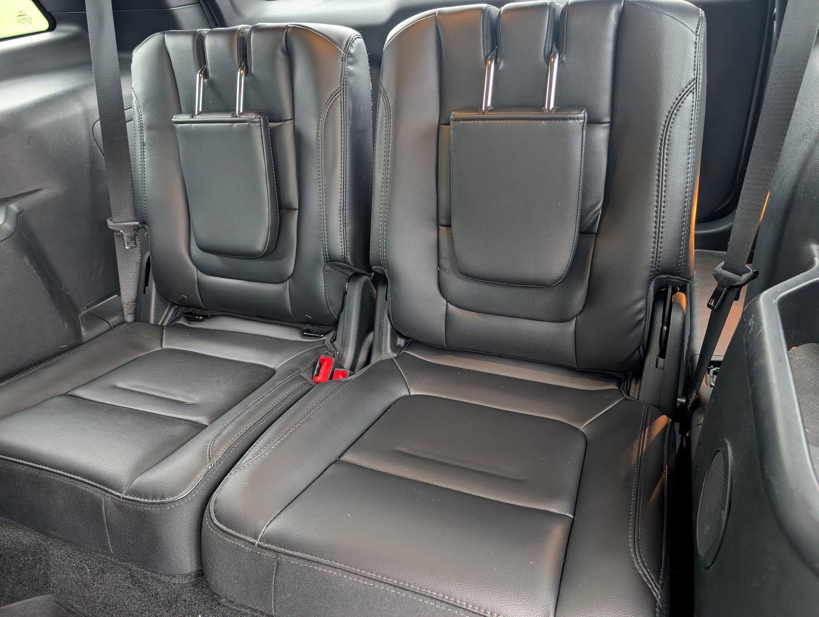 Used 2017 Ford Explorer XLT w/ Equipment Group 202A image 9