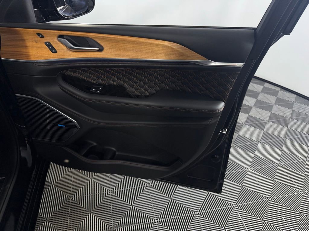 Used 2023 Jeep Grand Cherokee Summit image 39