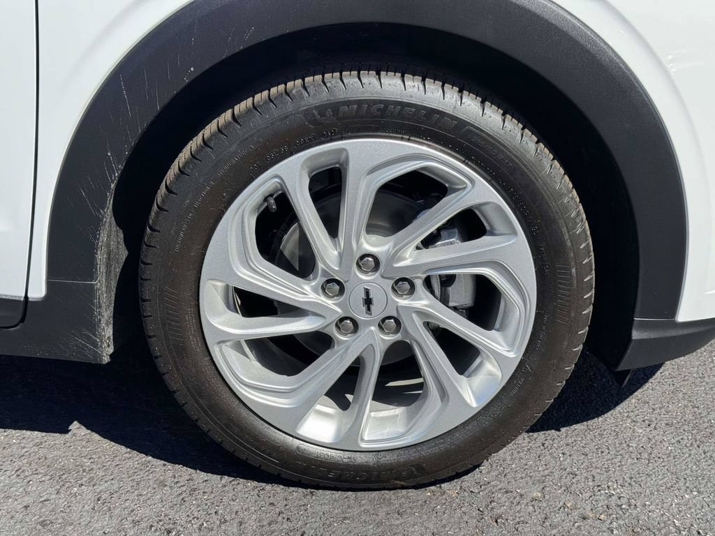 New 2027 Chevrolet Bolt LT FWD image 25
