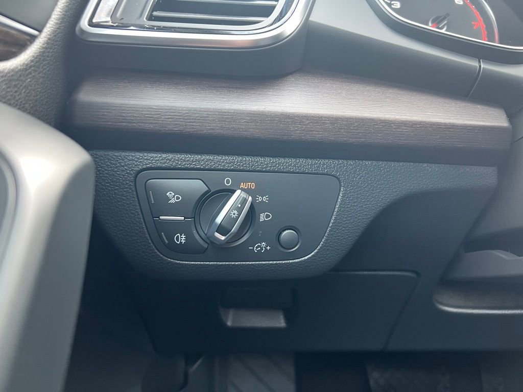 Used 2023 Audi Q5 2.0T Premium w/ Convenience Package image 16