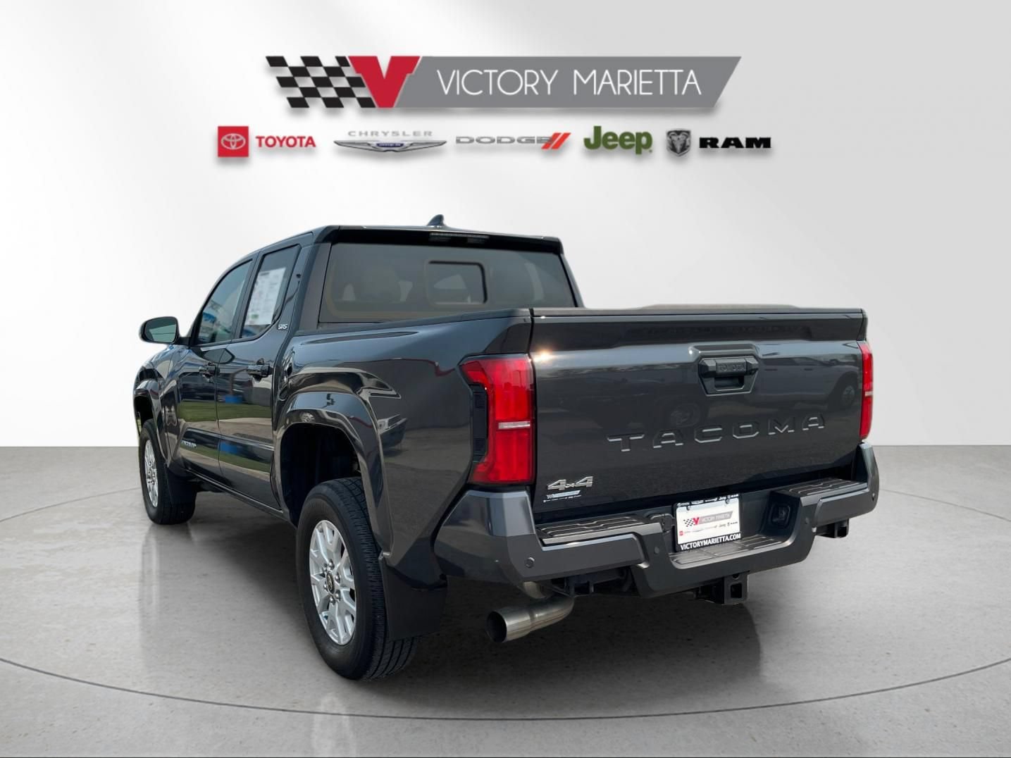 Used 2024 Toyota Tacoma SR5 AWD/4WD image 3