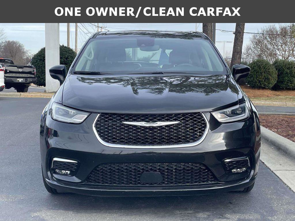 Used 2023 Chrysler Pacifica Touring-L image 2